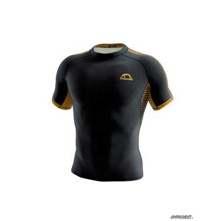 Manto rash guard STRIPE 2.0 musta - Lyhythihainen edulliseen hintaan TJJS Kamppailuvaruste Oy nopea toimitus
