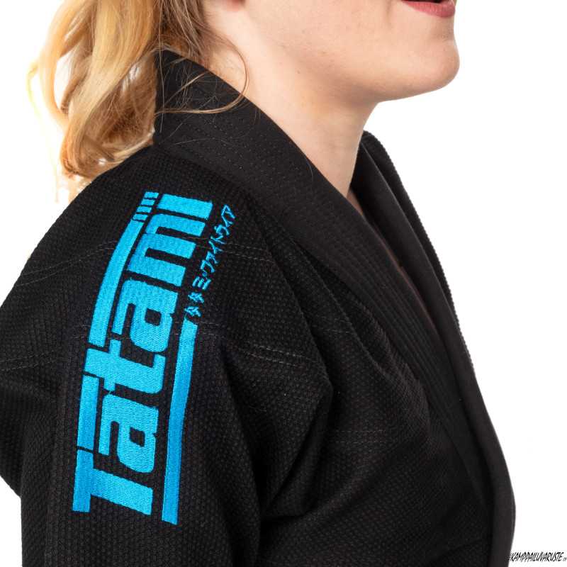 Ladies Estilo Black Label Gi – Blå På Svart till ett lågt pris TJJS Kamppailuvaruste Oy snabb leverans