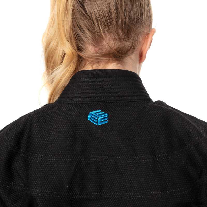 Ladies Estilo Black Label Gi – Blå På Svart till ett lågt pris TJJS Kamppailuvaruste Oy snabb leverans
