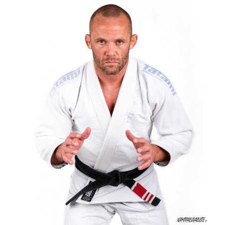 Tatami Estilo Black Label Gi - Valkoinen & Valkoinen edulliseen hintaan TJJS Kamppailuvaruste Oy nopea toimitus