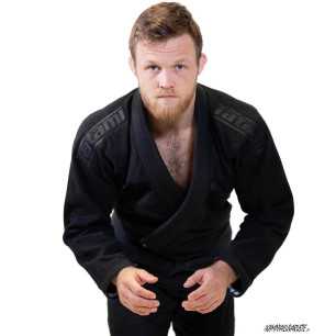 Tatami Estilo Black Label Gi - Musta & Musta edulliseen hintaan TJJS Kamppailuvaruste Oy nopea toimitus