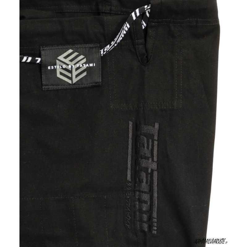 Tatami Estilo Black Label Gi – Svart På Svart till ett lågt pris TJJS Kamppailuvaruste Oy snabb leverans Tatami Estilo Black Label Gi – Svart På Svart till ett lågt pris TJJS Kamppailuvaruste Oy snabb leverans