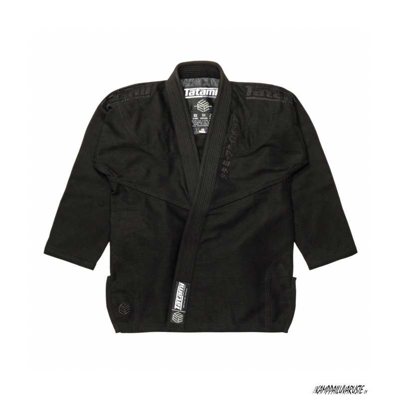 Tatami Estilo Black Label Gi – Svart På Svart till ett lågt pris TJJS Kamppailuvaruste Oy snabb leverans Tatami Estilo Black Label Gi – Svart På Svart till ett lågt pris TJJS Kamppailuvaruste Oy snabb leverans