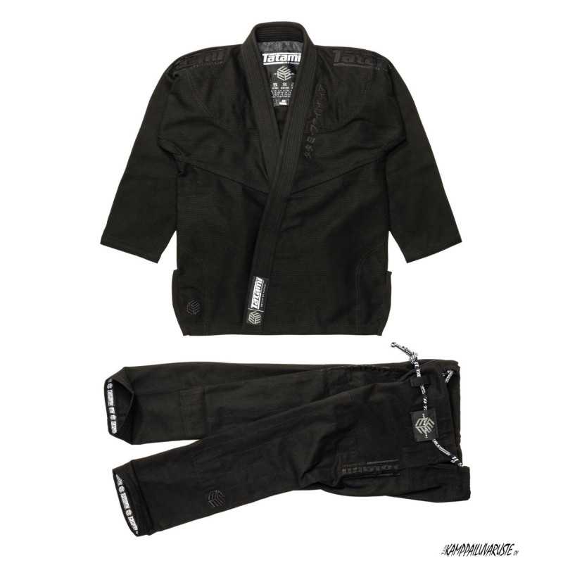 Tatami Estilo Black Label Gi – Svart På Svart till ett lågt pris TJJS Kamppailuvaruste Oy snabb leverans Tatami Estilo Black Label Gi – Svart På Svart till ett lågt pris TJJS Kamppailuvaruste Oy snabb leverans