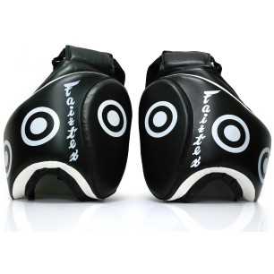 Fairtex TP3 - Deluxe Thigh Pads at a low price TJJS Kamppailuvaruste Oy fast delivery