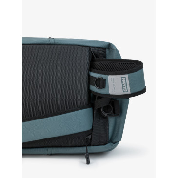 MANTO sportväska ryggsäck LOGOTYP grå - Ultimat stil